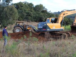 Manutenção de vias e melhorias em propriedades rurais