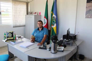Geder Follmer assume o Executivo Municipal