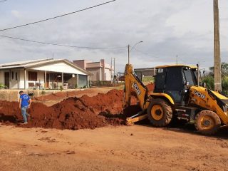 Infraestrutura: Administração Municipal executa obras de drenagem e redes de água na área urbana