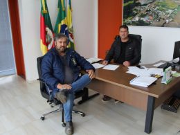 Prefeito Gilso Paz recebe a visita do vereador Valdeci Kuhn, novo Presidente do Legislativo