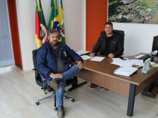Prefeito Gilso Paz recebe a visita do vereador Valdeci Kuhn, novo Presidente do Legislativo