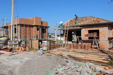Com construções em etapas avançadas Núcleo Habitacional Nossa Senhora Aparecida ganha forma