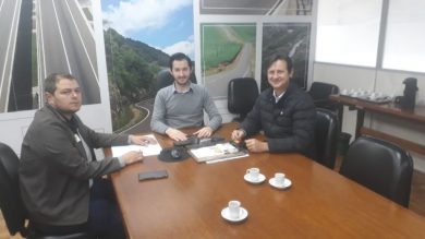 Geder Follmer participa de reunião no DAER