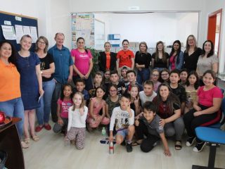 Estudantes da EMEF Antonio Parreiras visitam a Prefeitura para apresentar projeto desenvolvido na escola