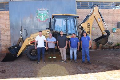 Administração Municipal de Tio Hugo adquire nova Retroescavadeira
