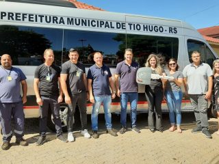 Administração Municipal de Tio Hugo adquire nova van para transporte de pacientes da saúde