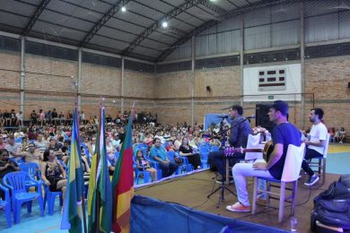 Volta às aulas: Palestra para professores, pais e alunos marca o início do ano letivo de 2023