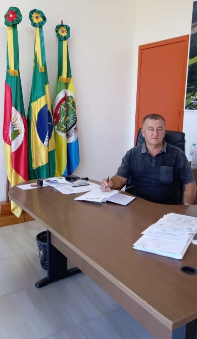 Delcio Wiedthauper assume o Executivo Municipal