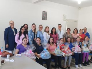Integrantes do Grupo de Gestantes recebem Kit Maternidade