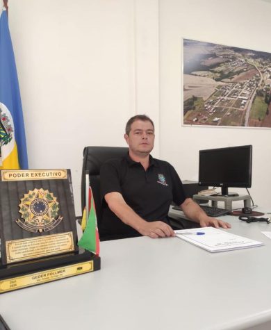 Geder Follmer assume o Executivo Municipal