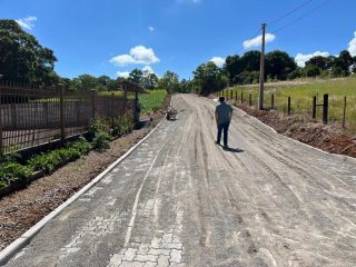 Prefeito em exercício Geder Follmer acompanha obras pelo município