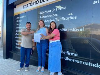 Desenvolvimento econômico: Prefeita assina a primeira escritura pública para doação de terreno no Distrito Industrial 02