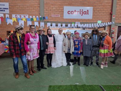 Terceira Idade participa de Arraiás animados