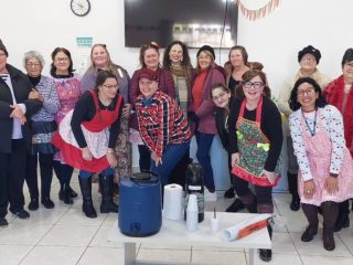 Segundo encontro do projeto “Acolher” teve vestimentas e comidas típicas de São João